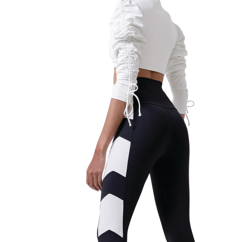 
                      
                        Port de Bras Single Arrow Legging
                      
                    